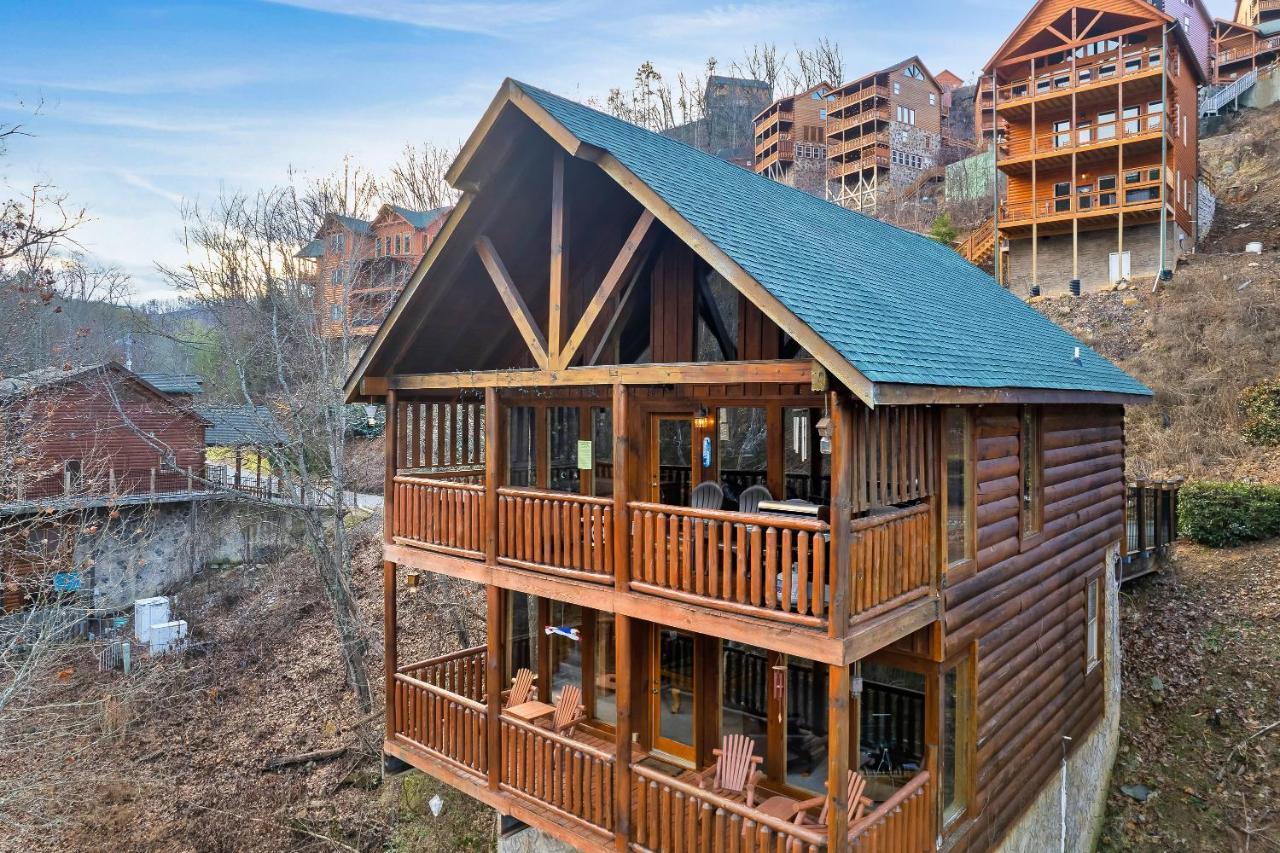 Cubby Bear Smoky Mountain - Summer Specials! * Sevierville